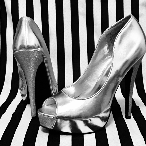 👠 SILVER HEELS - Picture 1 of 1